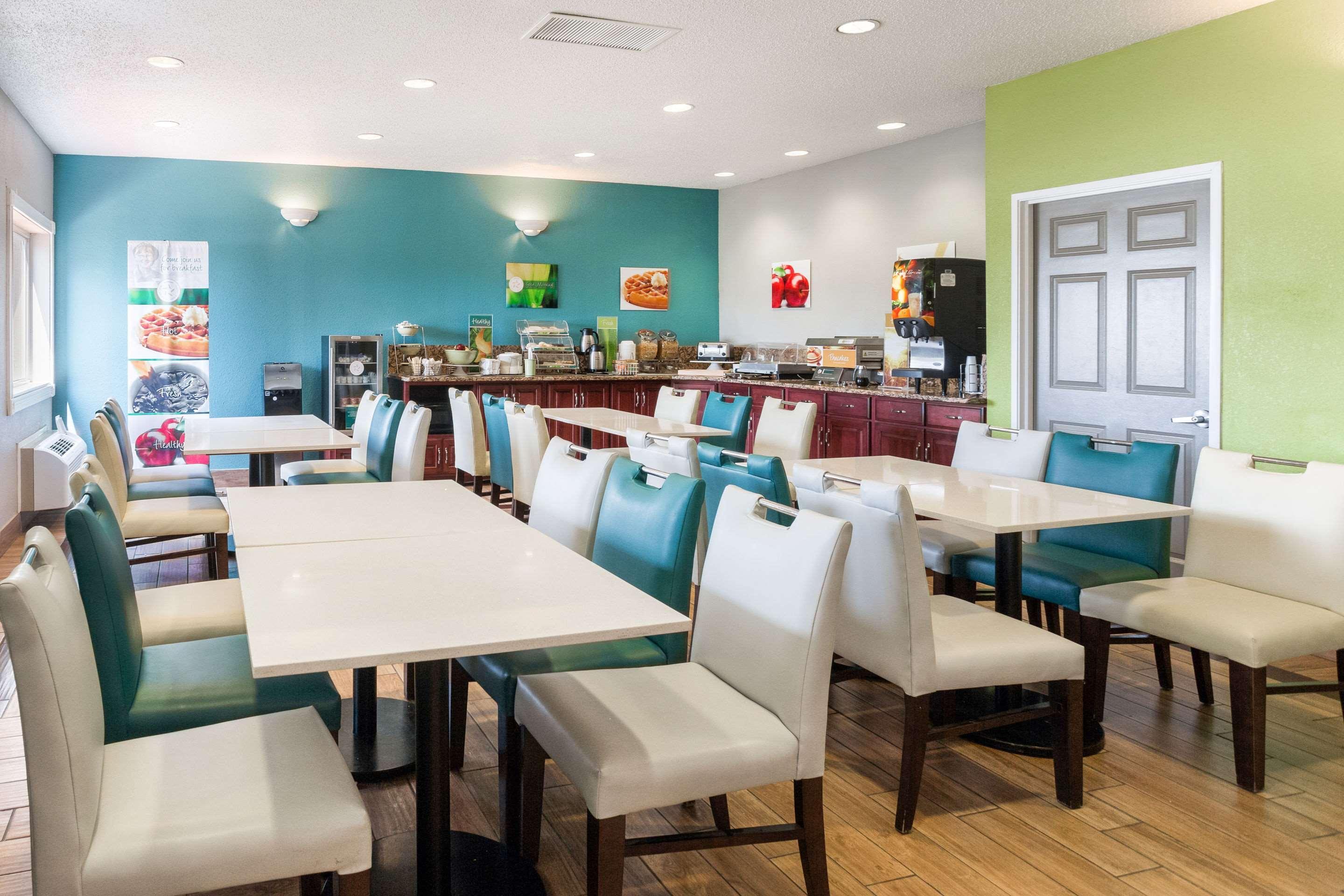 Quality Inn & Suites Ferdinand Zewnętrze zdjęcie