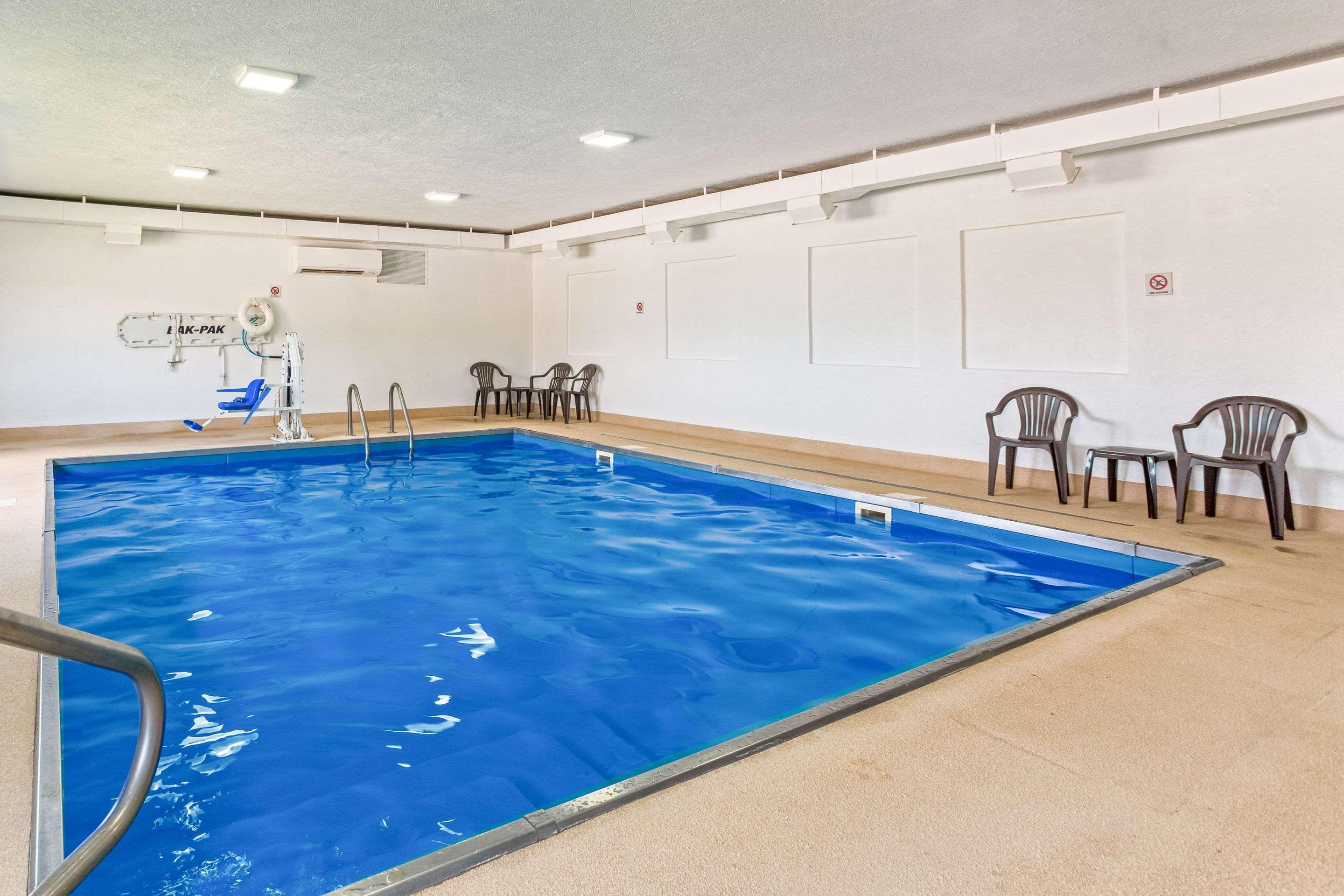 Quality Inn & Suites Ferdinand Zewnętrze zdjęcie