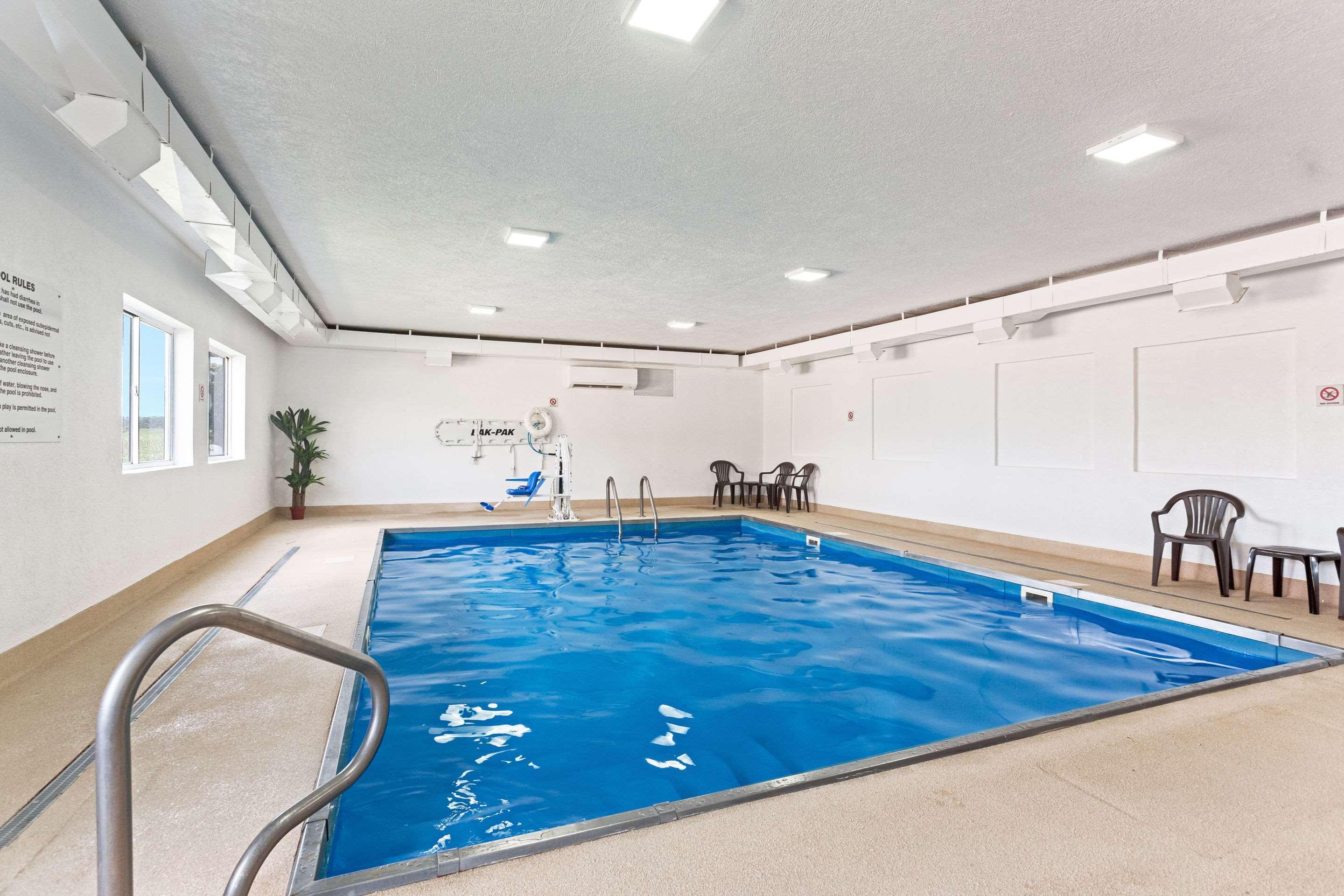 Quality Inn & Suites Ferdinand Zewnętrze zdjęcie